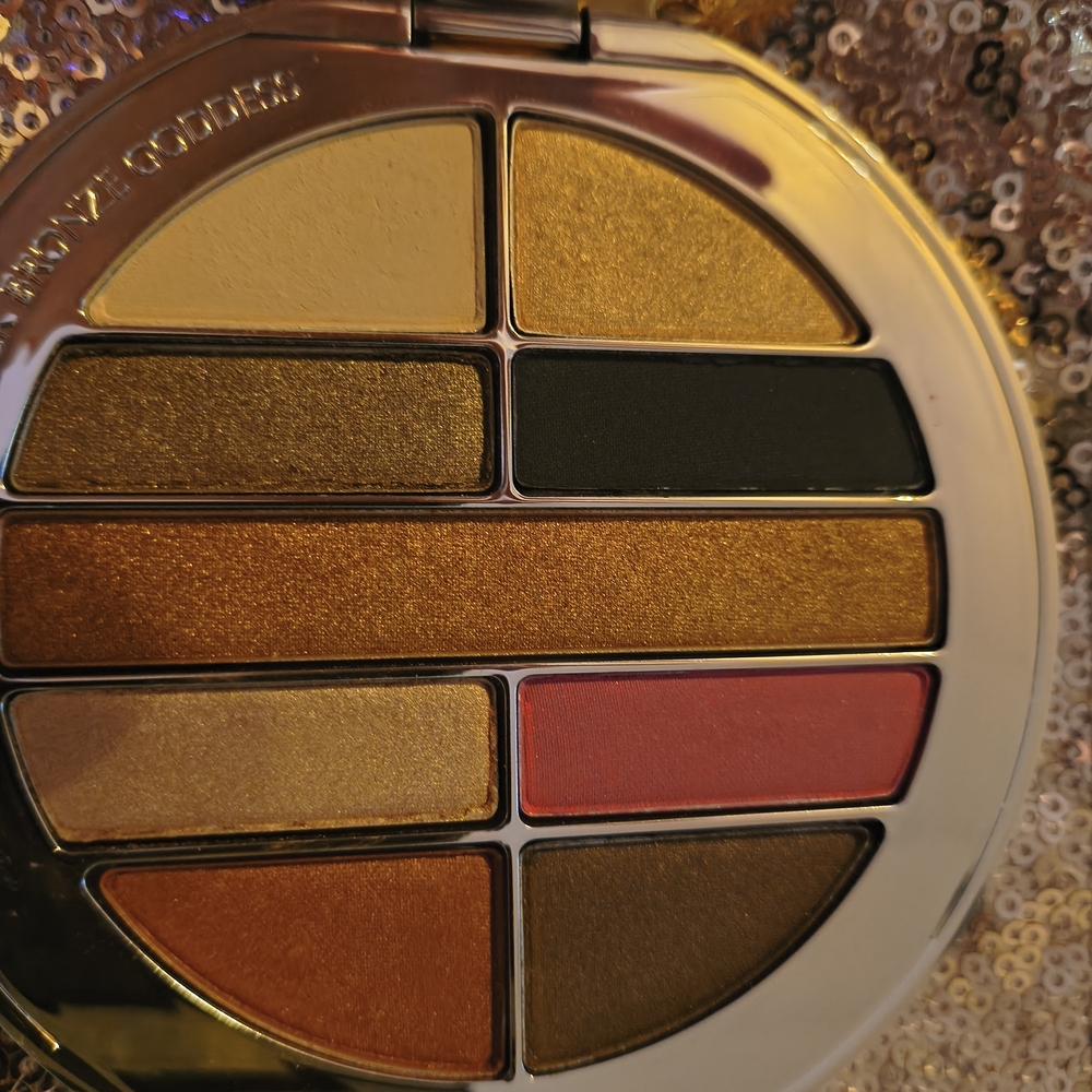Estee Lauder Bronze Goodess Eye Shadow.